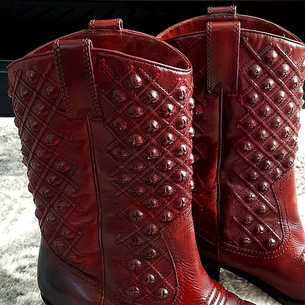 Shoes - Picture 2 of 10